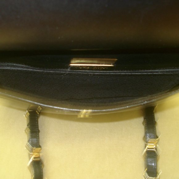 VTG Auth REVILLON PARIS Chevron Quilted RARE COLLECTOR'S Medallion Shoulder Bag - Picture 9 of 10